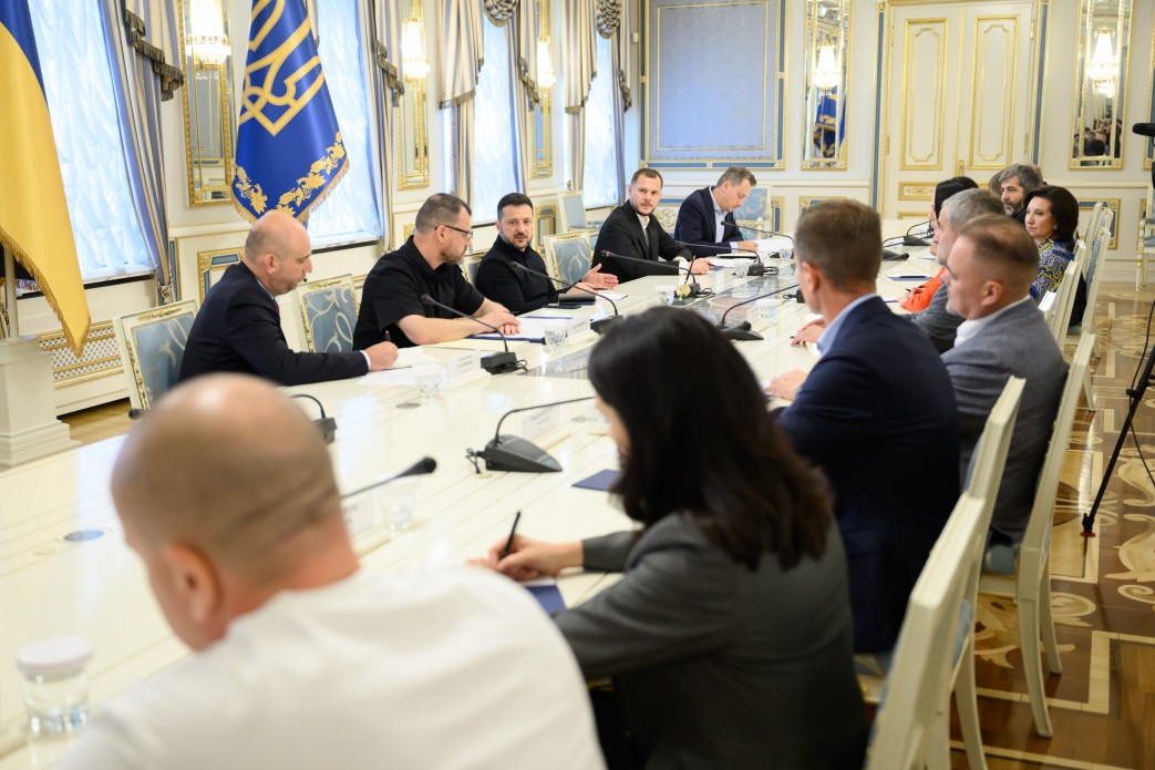 Президент обговорив із представниками бізнесу роботу в умовах постійної загрози російських ударів і підтримку з боку держави