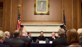 У Сенаті США Президент України зустрівся з понад 60 сенаторами та був присутнім під час голосування за процедурне рішення щодо санкційного законопроєкту