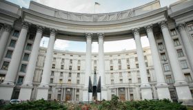Скульптуру «Фенікс» із Burning Man встановили перед будівлею МЗС України