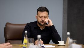 Президент провів безпекову нараду з Головнокомандувачем Збройних Сил, командувачами ДШВ та СБС, командирами двох корпусів і начальником Запорізької ОВА