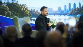 Україна й Канада історично мають хороші відносини, які потрібно підтримувати та стратегічно розвивати – Президент під час зустрічі з українською громадою в Торонто