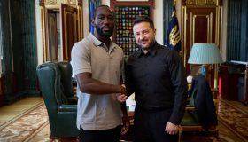 Президент зустрівся з непереможним американським боксером Теренсом Кроуфордом, який підтримує Україну