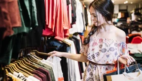 У ЄС заборонять знищувати непроданий одяг та взуття: коли почнуть діяти нові правила